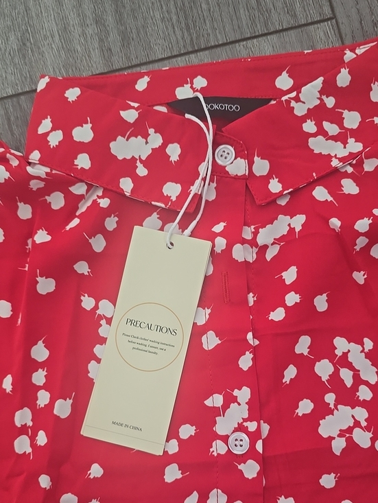 Dokotoo Tops - NWT Red & White Printed Button-Up Shirt (Dokotoo)